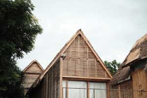 Read more about the article Masa Depan Hunian: Tren Arsitektur Hijau Surabaya Sidoarjo 2026