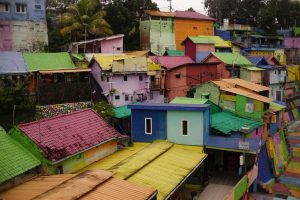 Ilustrasi desain Bangun Rumah Tahan Gempa di Wilayah Jawa Timur dengan struktur kokoh
